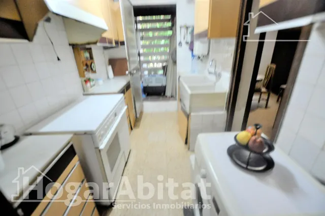 ¡UBICACIÓN IDEAL! AMPLIO, EXTERIOR Y LUMINOSO CON ASCENSOR Y TRASTERO — 12