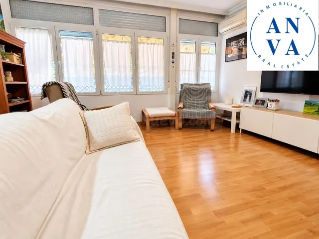Exclusiva vivienda de 174 m2 con garaje en Benalúa - foto 3