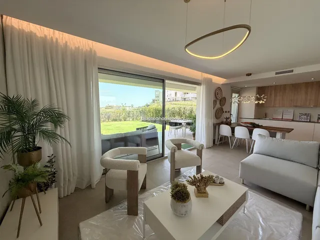 Venta de piso con dos dormitorios en Mijas Costa, Málaga, Co