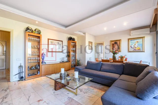 Ático esquinero con terraza de 125m2 y vistas panorámicas a toda Barcelona en sant antoni — 9
