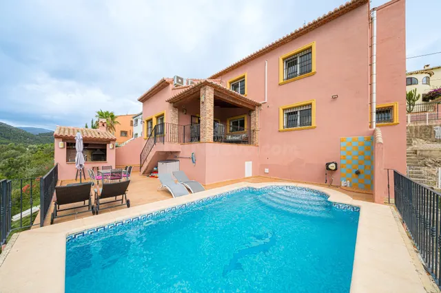 Villa de 5 dormitorios en venta en Orba, Costa Blanca. - foto 2