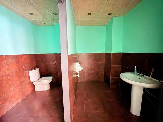 LOCAL ACONDICIONADO EN TORAL DE LOS VADOS — 12