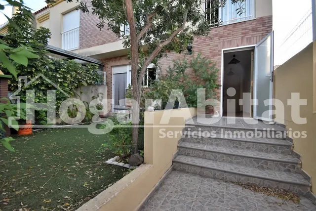 ADOSADO SEMINUEVO CON PISCINA, 2 TERRAZAS Y AMPLIO GARAJE — 17