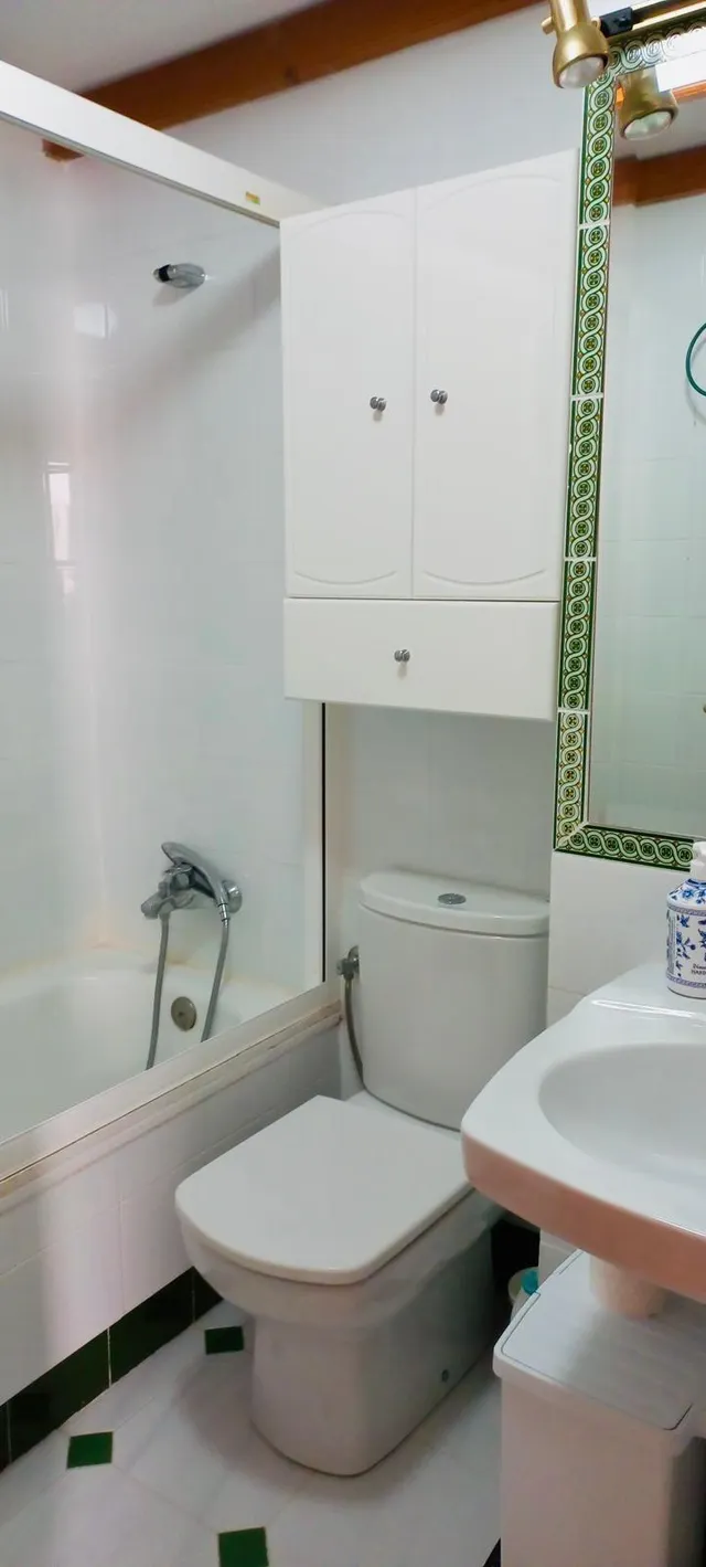 Bungalow con amplia terraza a pocos pasos de la playa y orientación Sur. — 30