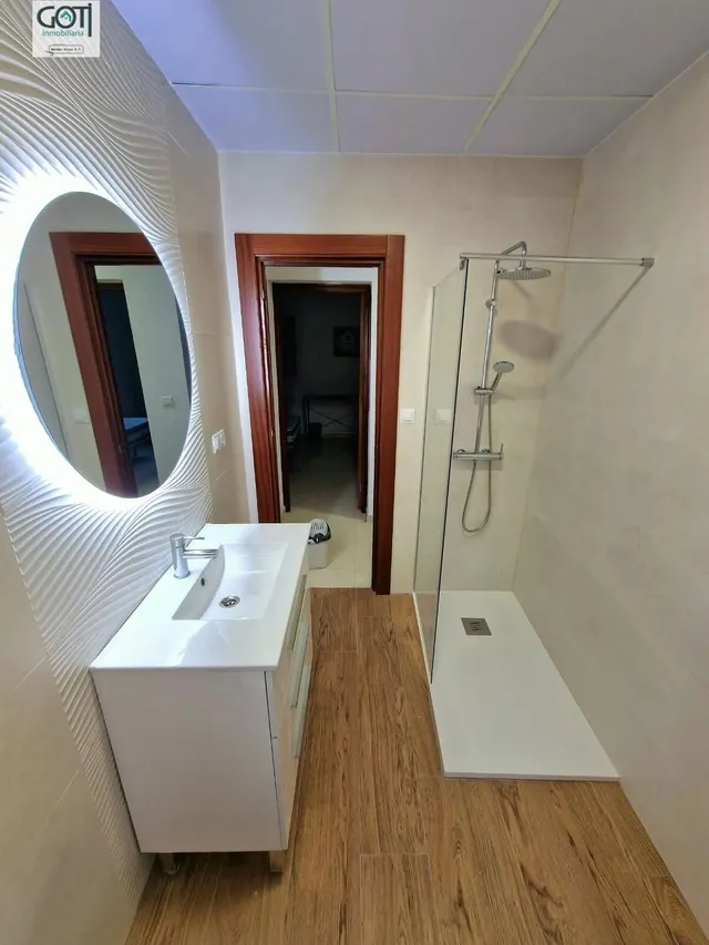 Amplio y Luminoso Piso en el Corazón de Granada por €900 — 15