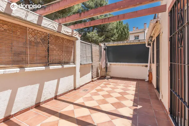 ADOSADA EN URBANIZACIÓN EN HUETOR VEGA — 2