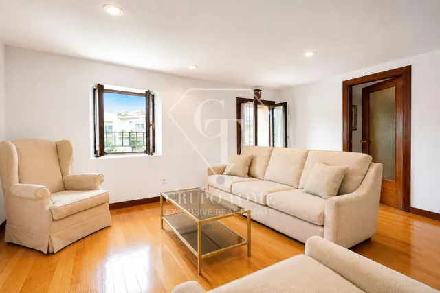 Vivienda acogedora con balcón y vistas despejadas — 7