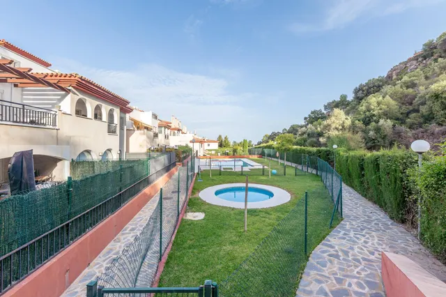 Piso reformado con gran terraza al sur, vistas verdes, garaje y piscina en Benalmádena Pueblo — 27