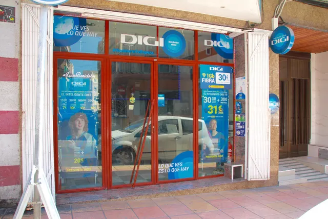 Dos locales comerciales en el centro de Benidorm — 46