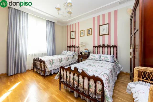 CHALET ADOSADO EN URBANIZACIÓN ADORATRICES — 30