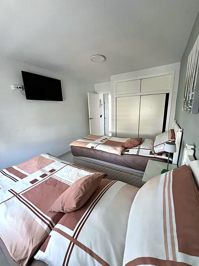 Bungalow con piscina comunitaria, Alicante, Orihuela Costa. 3 habitaciones, 105 m2, 3 kilómetros del mar — 35