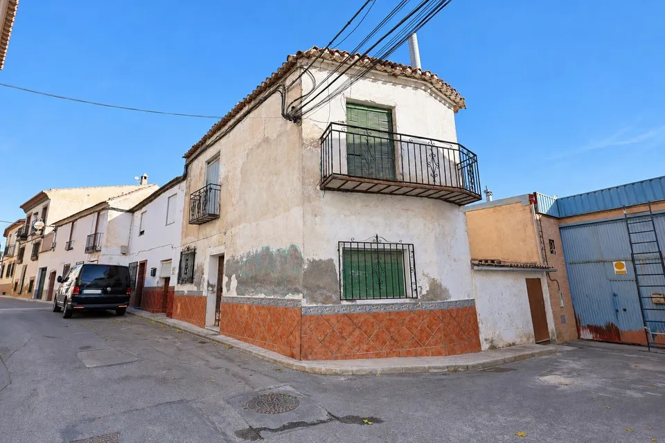 ️ SOLAR EN ESQUINA DE 111 M2 EN ALHENDÍN – POSIBILIDAD DE PERMUTA