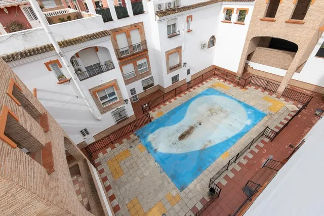 Casa adosada en urbanización con piscina junto al Ferial — 24