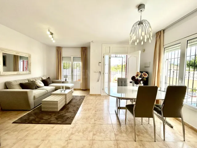 Chalet adosado de 3 dormitorios y 2 baños en orihuela costa (dehesa de campoamor) — 5
