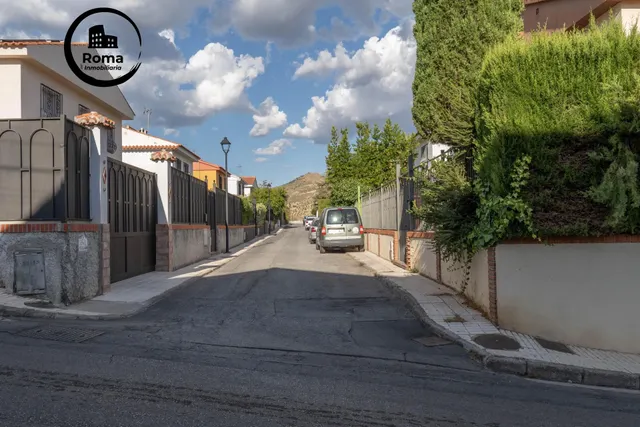 CHALET CON PISCINA Y JARDÍN A SOLO 10 MINUTOS DE GRANADA — 7