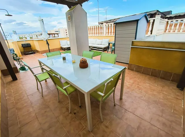 VENTA DE EXCLUSIVO BUNGALOW ÁTICO CON ESPECTACULAR TERRAZA — 10