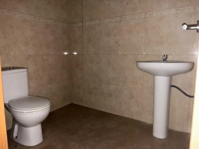 LOCAL COMERCIAL A PIE DE CALLE — 26