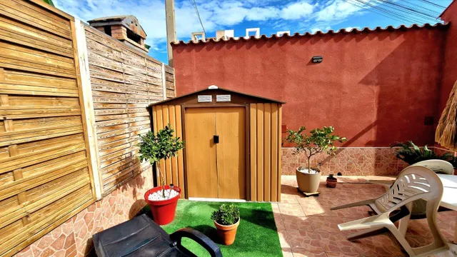 CHALET ADOSADO DE ESQUINA TOTALMENTE REFORMADO CON JARDÍN Y SOLÁRIUM — 28