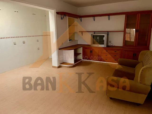 AMPLIA VIVIENDA CON ALMACEN