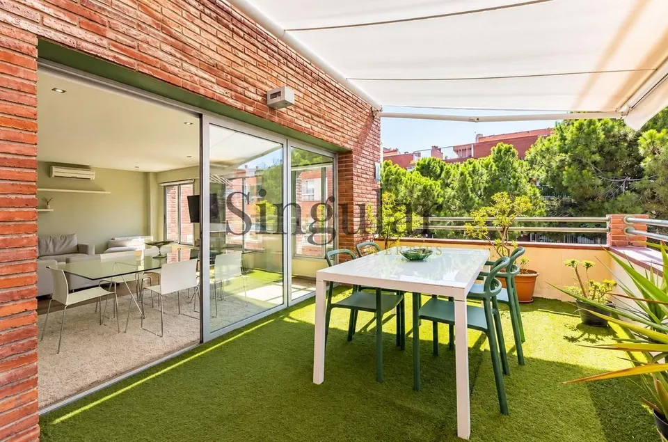 Ático con gran terraza en finca modernista de Sarrià