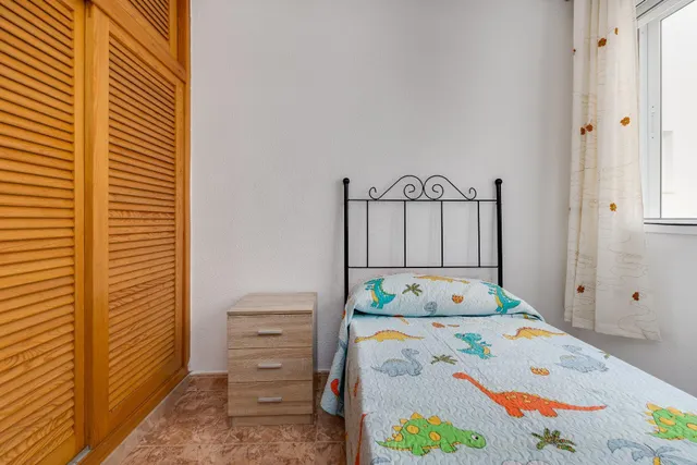 Apartamento de dos dormitorios a escasos 150 metros de la playa del cura, en torrevieja — 21