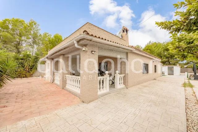 843 m2 de parcela, piscina y una casa pensada para disfrutar - foto 3