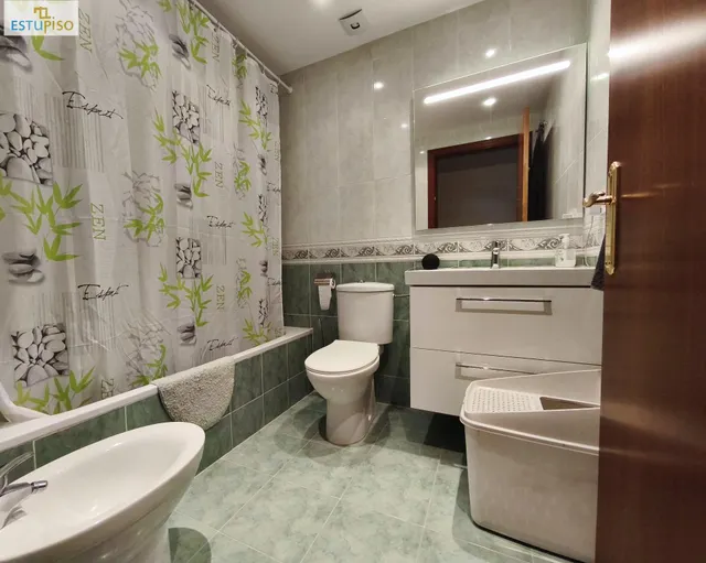 ¡TU OPORTUNIDAD EN SALBURUA! 85m2-3 habitaciones, SUR, garaje y trastero incl. - Urbanización zonas verdes  + Trastero 16m2 — 23