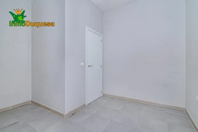 Local comercial junto a la Avenida de américa. Para empezar mañana mismo. — 13