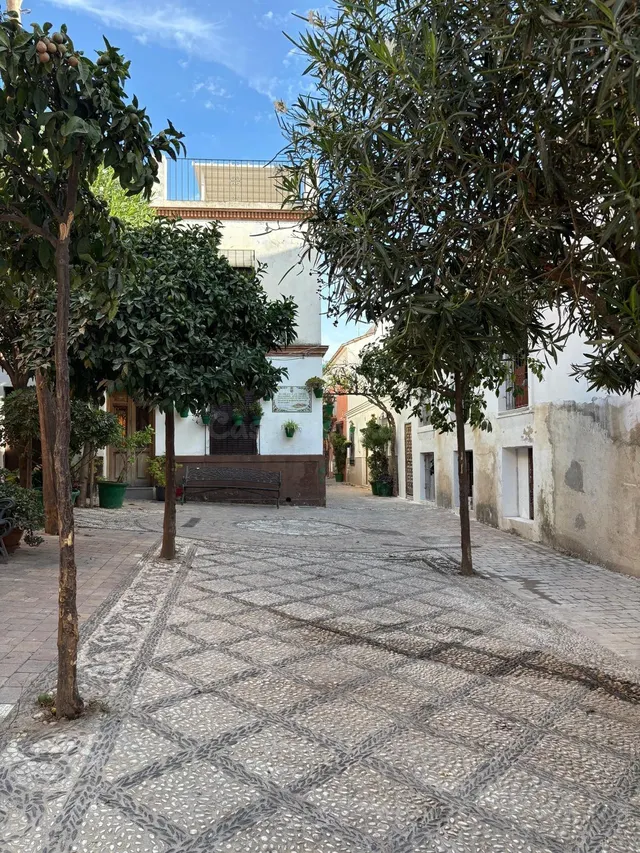 Apartamento a reformar en el Casco Antiguo de Estepona – Ideal para inversión — 2