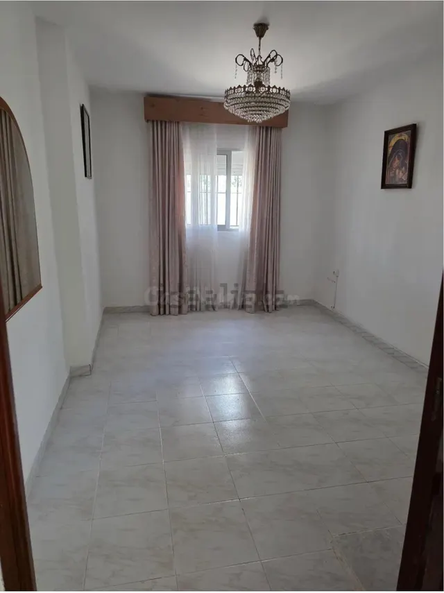 CASA DE PUEBLO EN VENTA – AMPLIA, CÓMODA Y CON GARAJE — 5