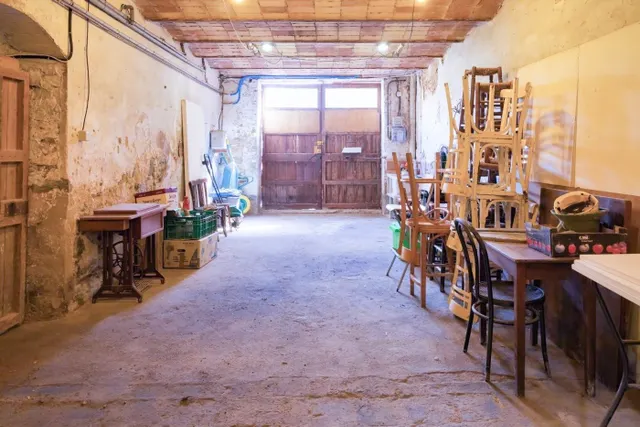 CASA DE PIEDRA DEL S. XVIII, A DOS CALLES, EN MONISTROL DE CALDERS — 23