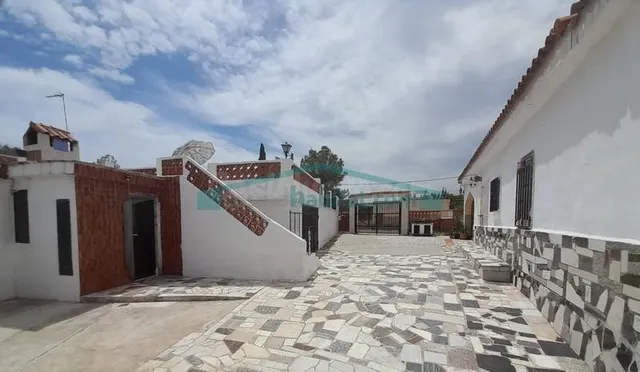 Chalet rústico con piscina y gran parcela en Vilamarxant - foto 4