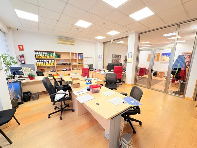 ¡Oportunidad Única en Ponferrada! Local Comercial Seminuevo 