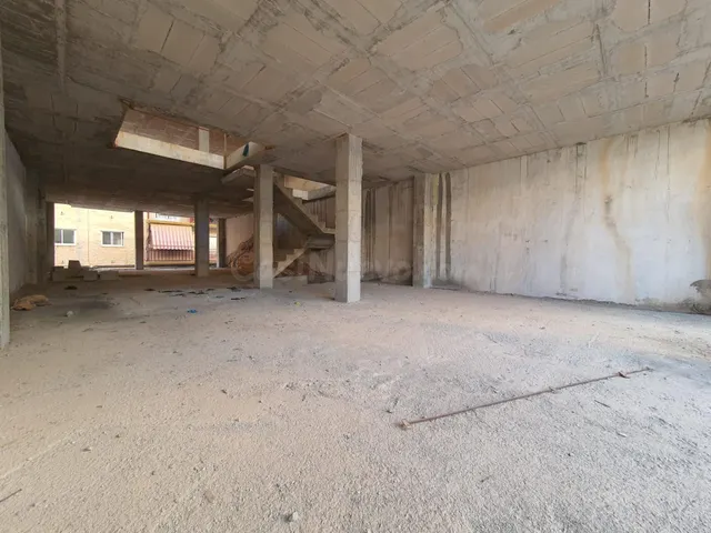 Edificio para terminar con el proyecto hecho, Elche — 2