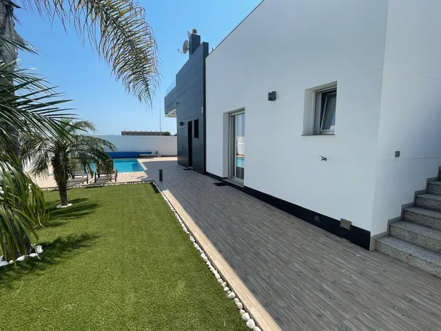 Excepcional Villa en Pilar de la Horadada: Lujosa Villa de una Planta con Licencia Turística — 14