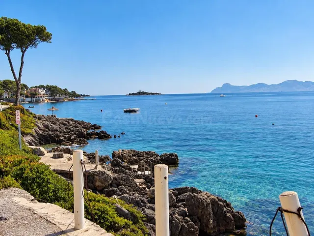 EXCLUSIVA VILLA EN PRIMERA LÍNEA DE MAR CON ACCESO DIRECTO A - foto 2