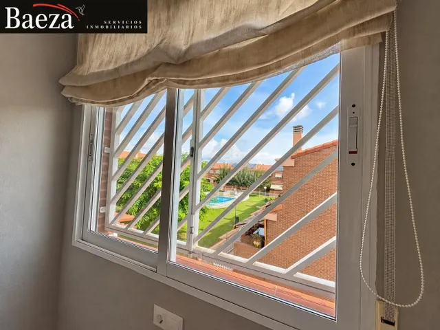 Bungalow totalmente reformado en venta, con piscina comunitaria, porche y garaje privado — 23
