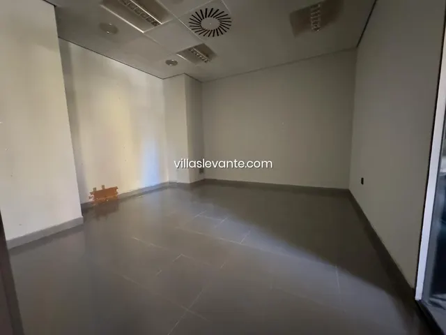 LOCAL COMERCIAL REFORMADO — 12