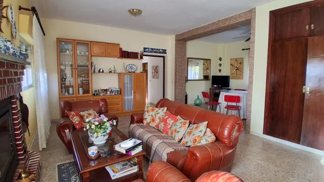 CASA CON TERRENO RÚSTICO VENTA ALMENARA DE TORMES. Urbis te ofrece una casa con terreno rústico en venta en Almenara de Tormes, Salamanca. — 46