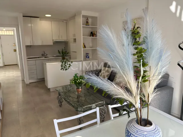 Apartamento reformado acogedor con piscina, parking y traste - foto 2