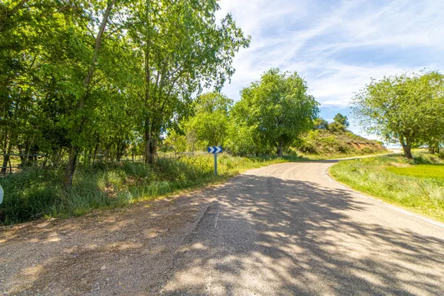 GRAN TERRENO CON NAVE A LOS PIES DE HITA - foto 5