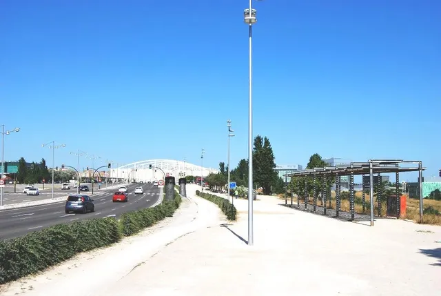 AVDA NAVARRA - 270 m2 de LOCALES COMERCIALES A PIE DE CALLE. — 36