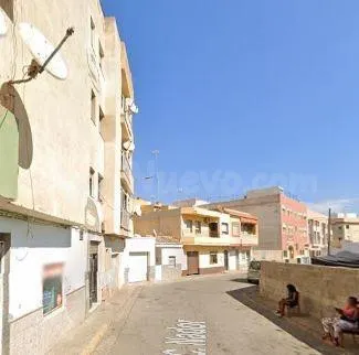 SE VENDE piso OKUPA en C CALLE NADOR 2 2 E de Roquetas de - foto 3