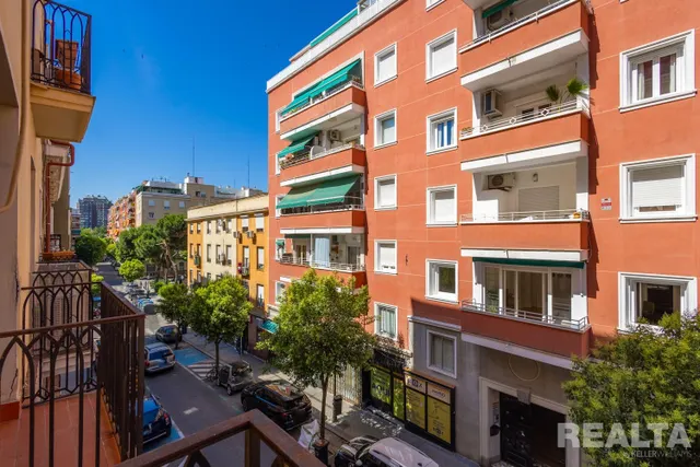 EXCLUSIVO PISO EXTERIOR EN BARRIO SALAMANCA — 24
