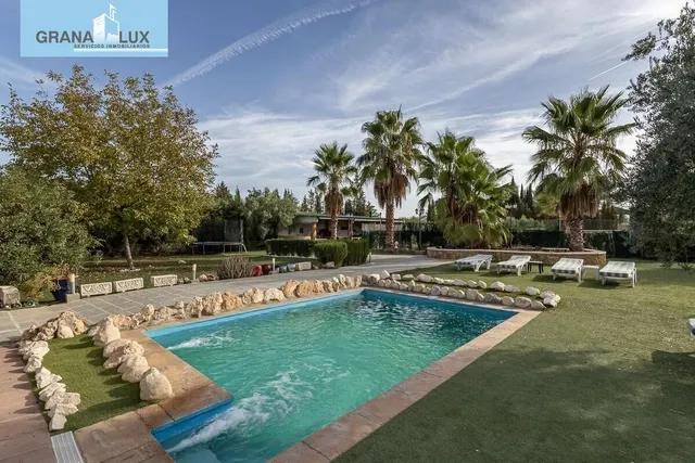 Chalet independiente con pozo propio y placas solares — 33