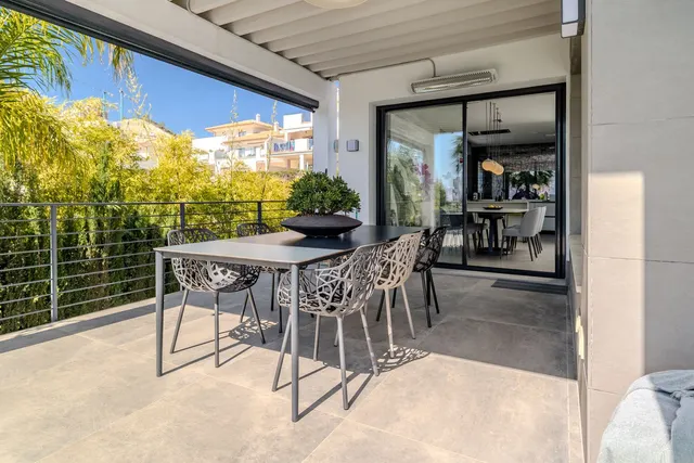 Chalet 4 habitaciones 383m² en venta - Costa Del Sol — 28