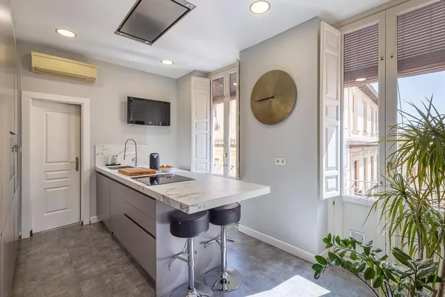 Exclusivo Piso Dúplex en el Corazón de Granada — 7