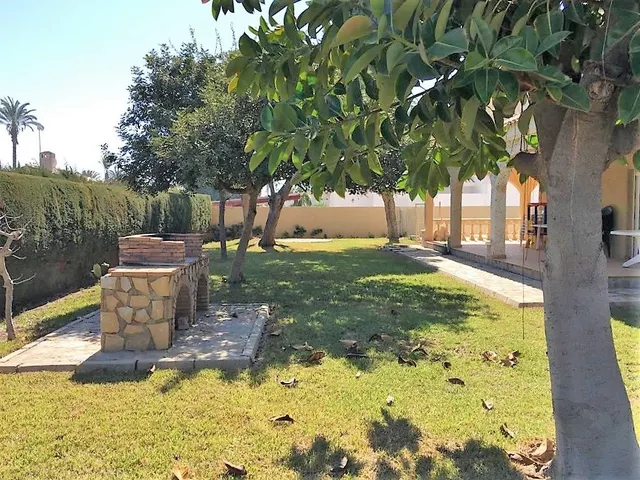Casa espaciosa con chimenea — 18