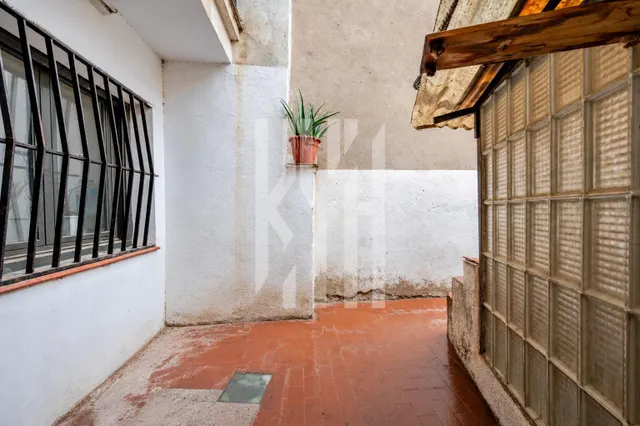 Casa con local a reformar en anglés — 46