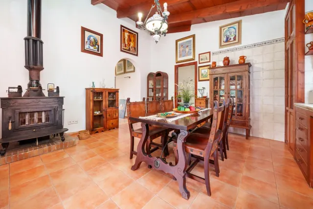 Finca Rústica con Múltiples Edificaciones y Gran Potencial. - foto 3
